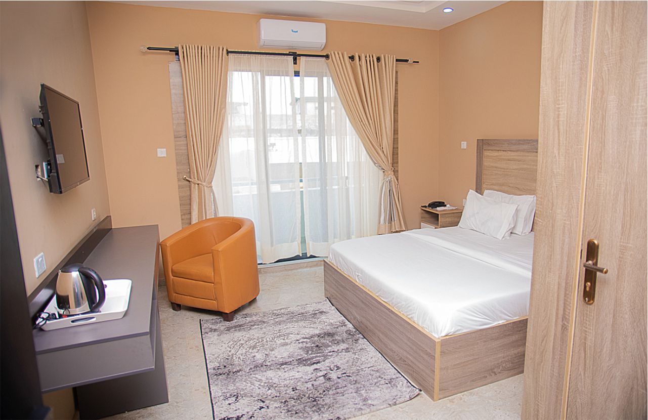 hotel-capitol-executive-room-ikeja2